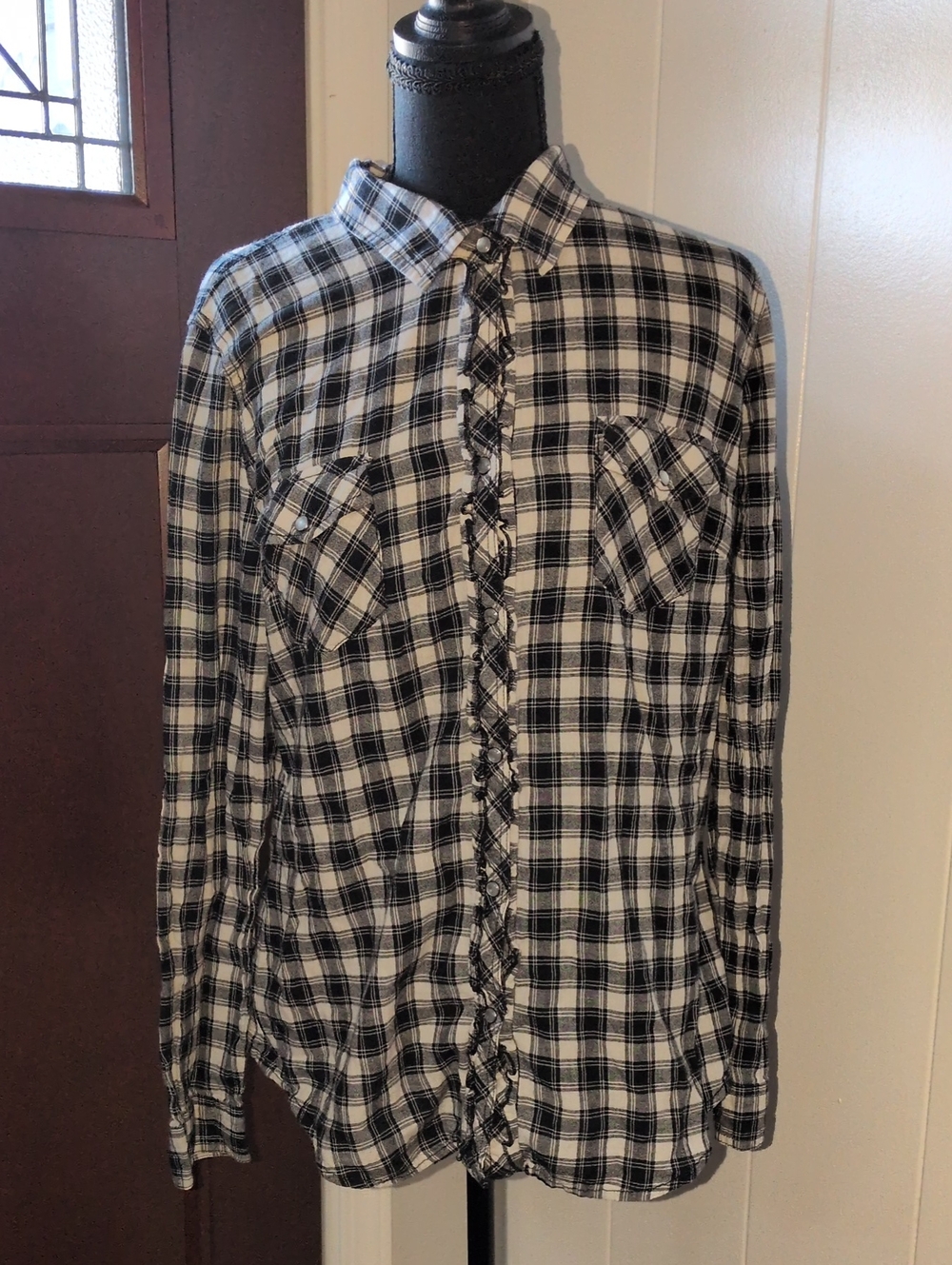 "Arizona Jean Company" Black and White Plaid Button-Up Shirt Junior Size XL